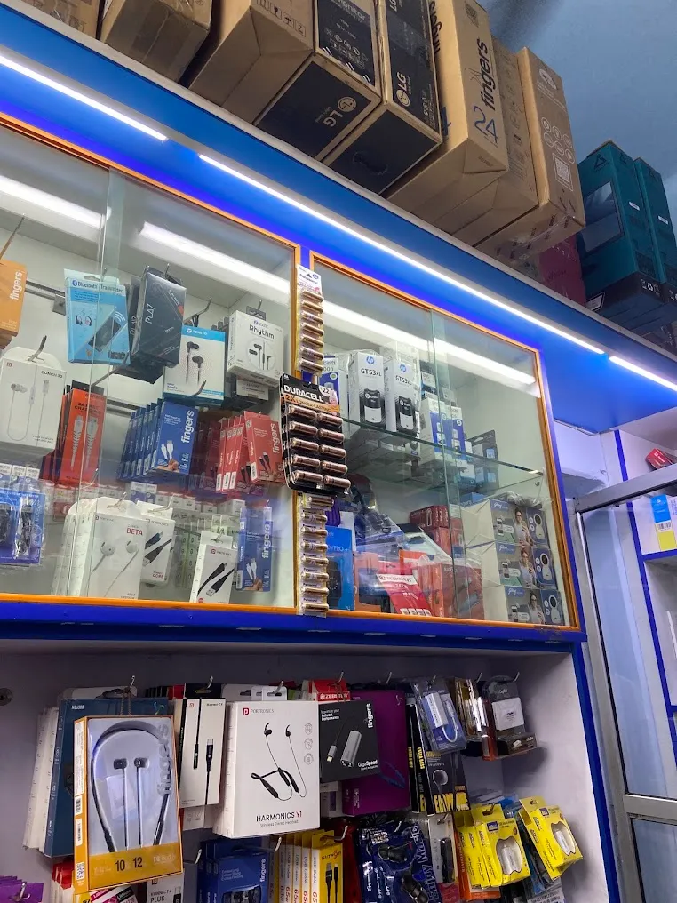 Display case of earphones, batteries and headphones